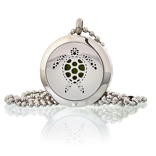 Essential oil necklace with a 25 mm turtle-shaped pendant.
