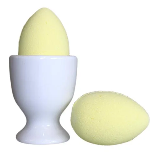 Banana‑coloured bath eggs neatly arranged in a wooden tray.