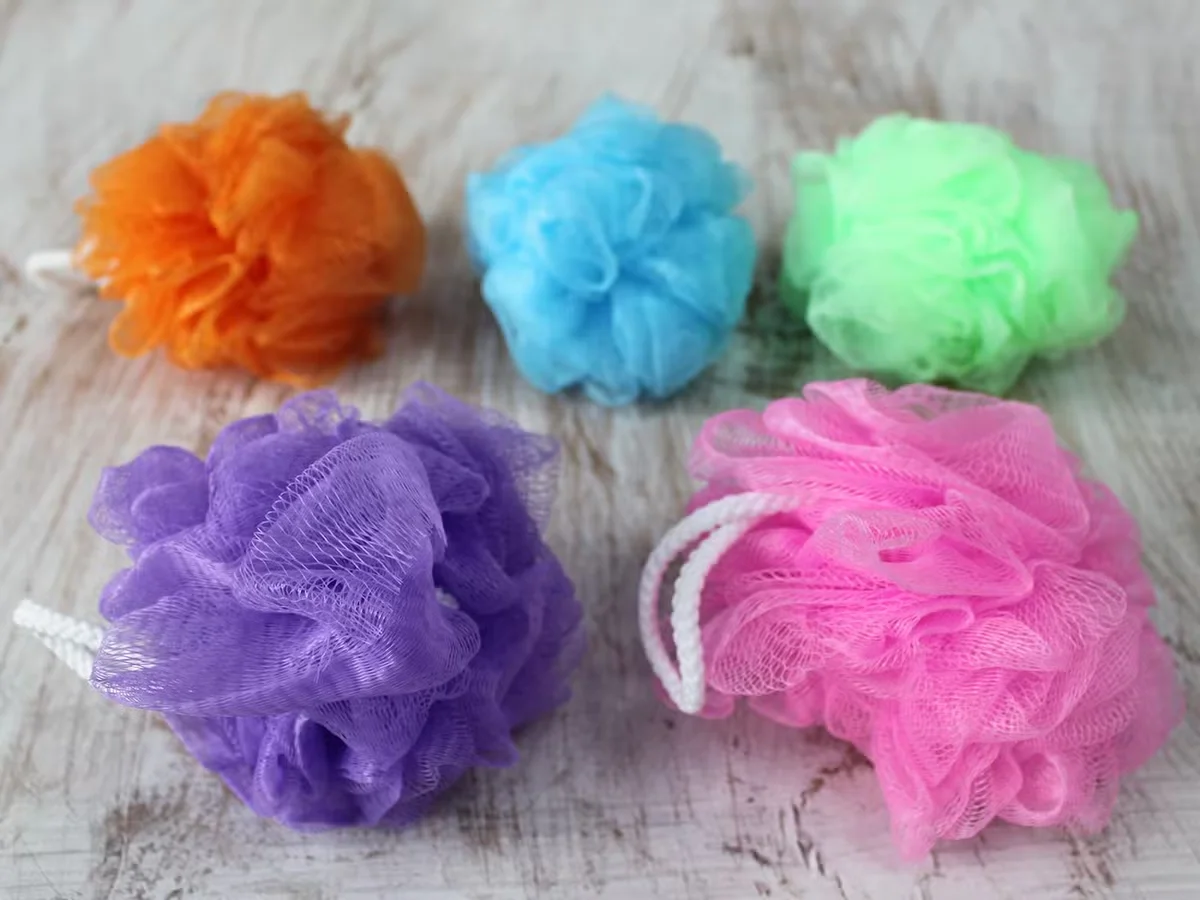 Classic 40gm scrunchie hair accessory.