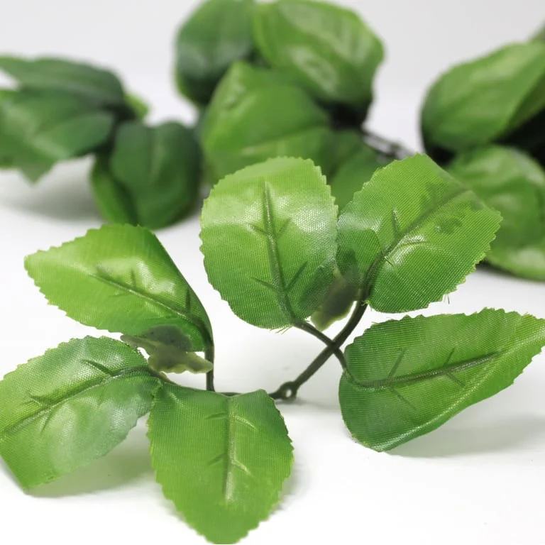 Bundle of approximately 60 flower leaf craft pieces weighing 110g