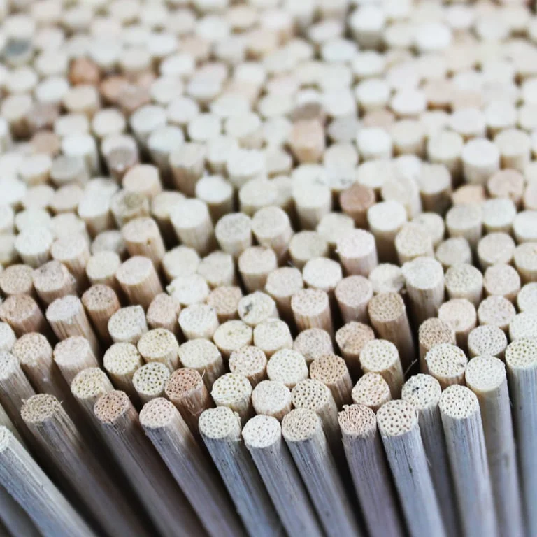 Clear 3mm reed diffusers stacked in a transparent plastic container labeled 5kg, showing 3600 pieces.