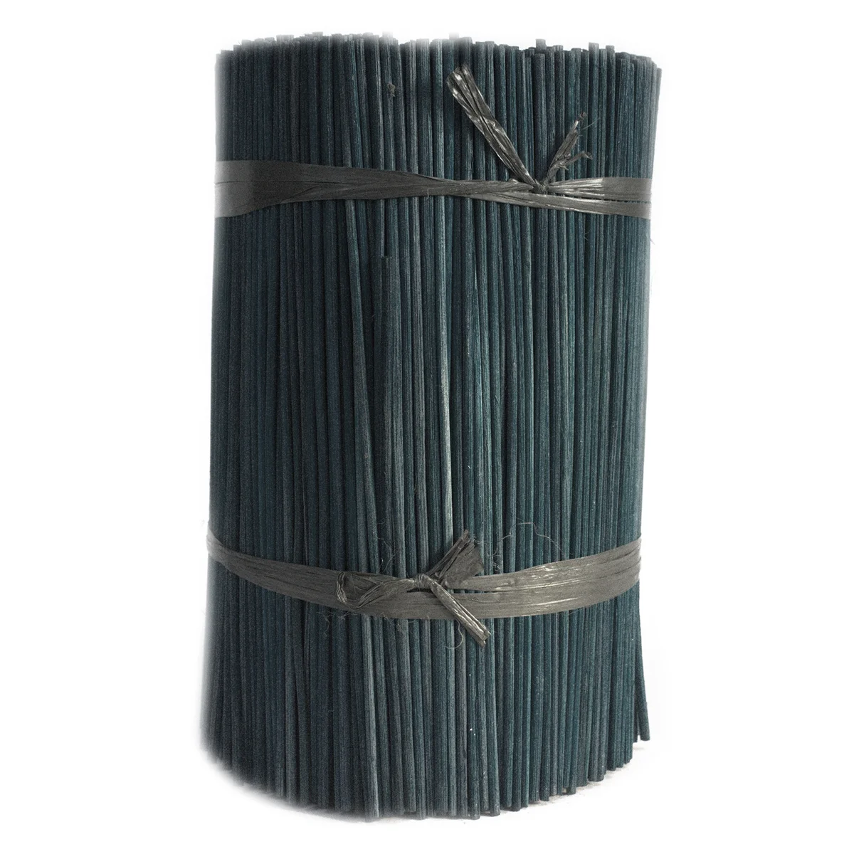 Bundle of green reed diffuser sticks 3mm thick, 25cm long, weighing 500gms on a white background