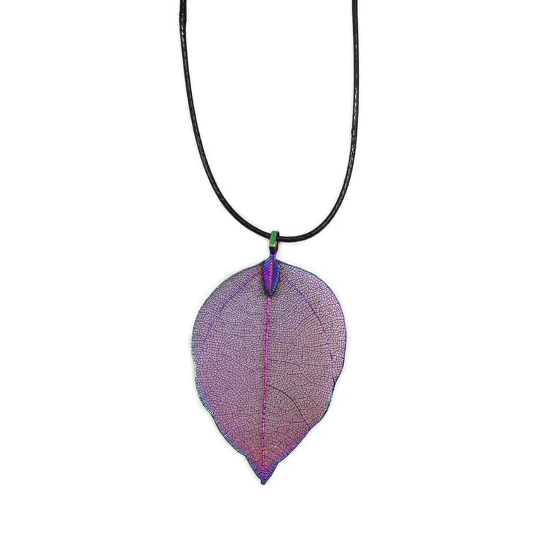 Multicoloured leaf necklace featuring a vibrant leaf motif.