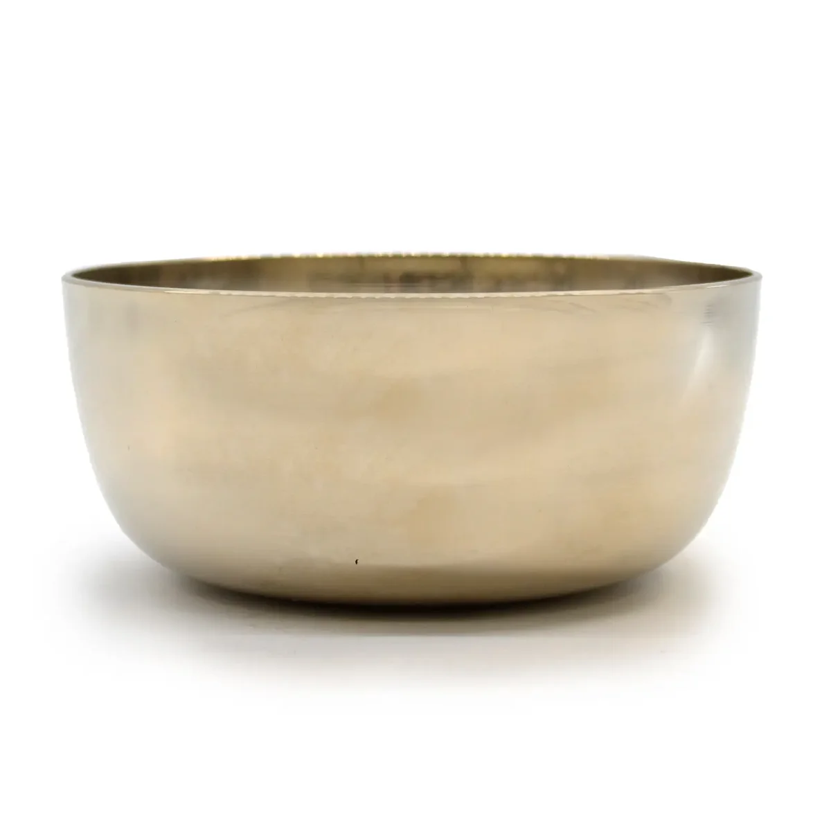 Large brass sing bowl, 17 cm in diameter, polished metallic surface.