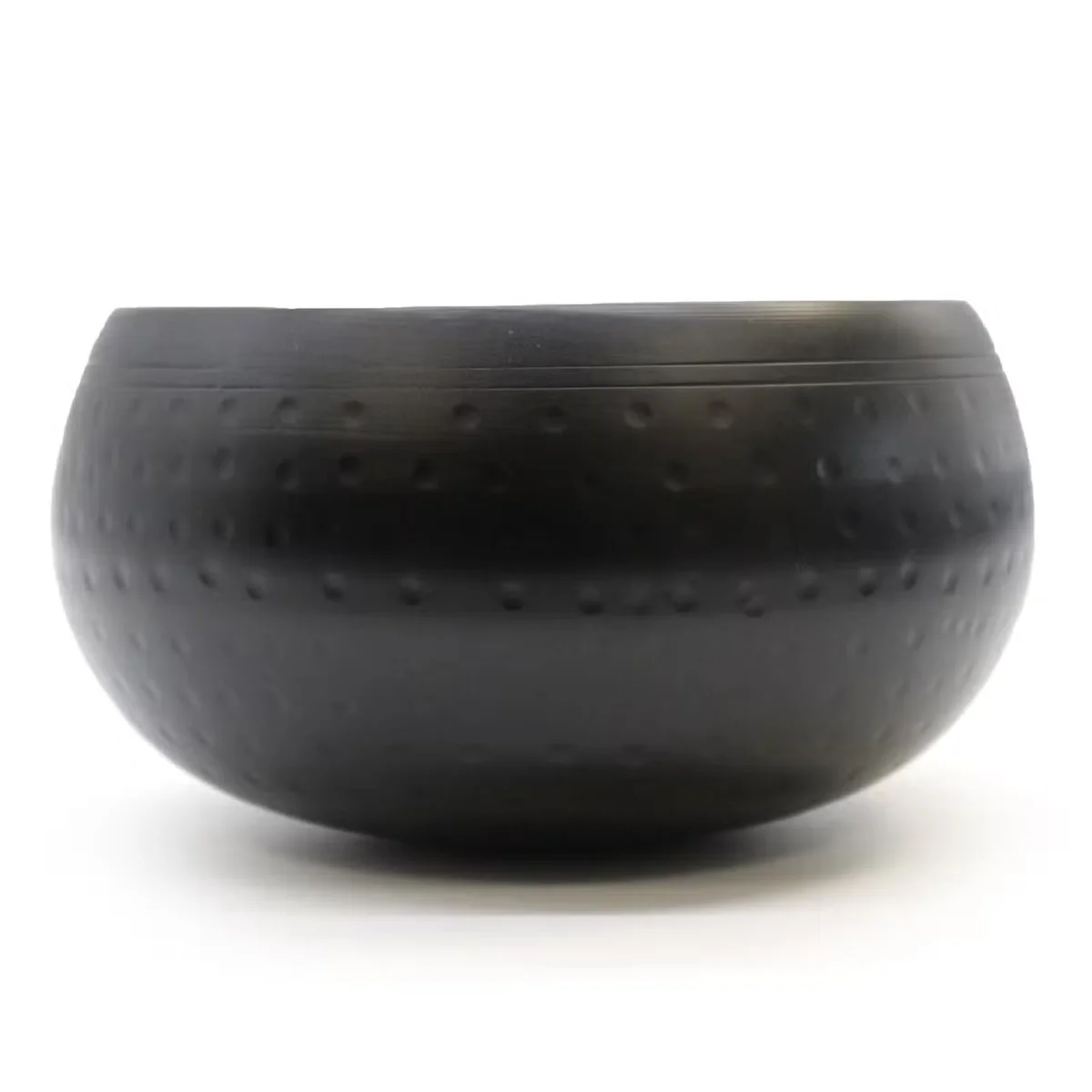 Large black kitchen bowl, 18cm diameter, beaten texture, matte finish.