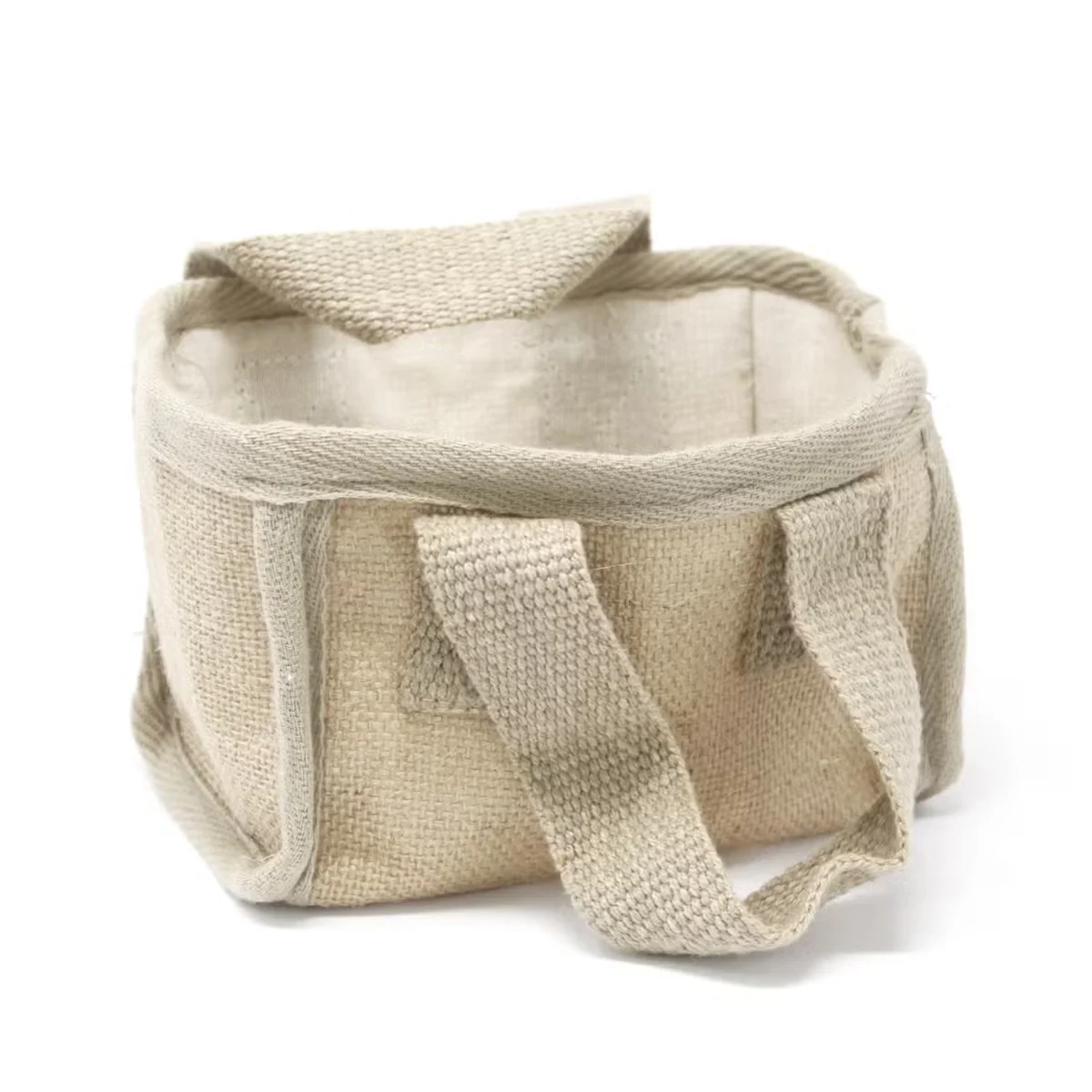 Mini basket for kitchen, shallow woven shopping basket measuring 16×10×12cm, open top.