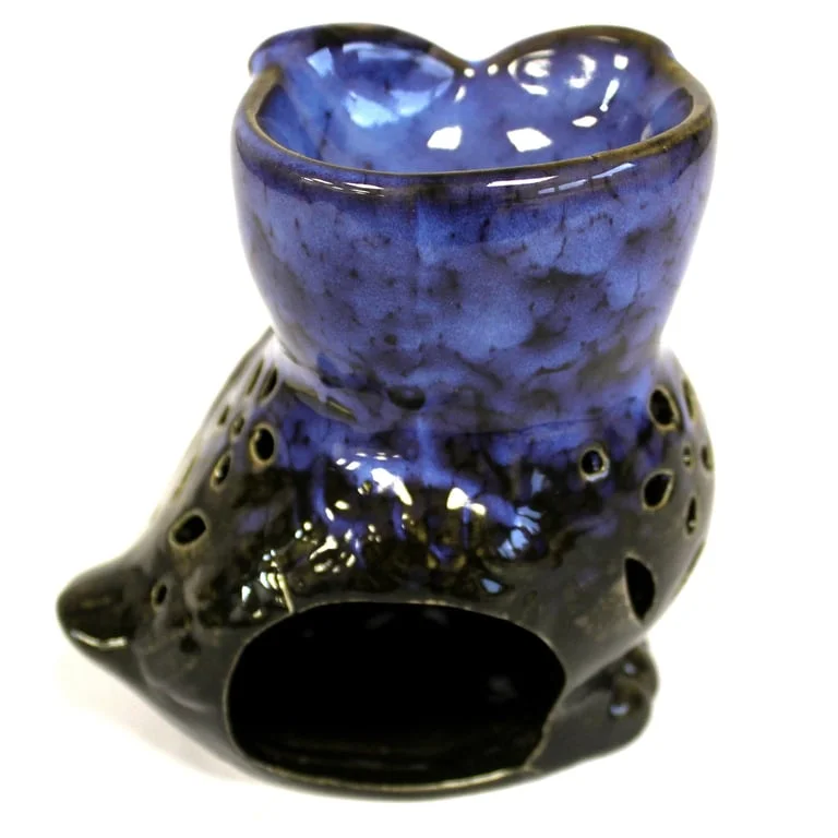 Classic oil burner depicted side‑on, featuring a rustic owl design.