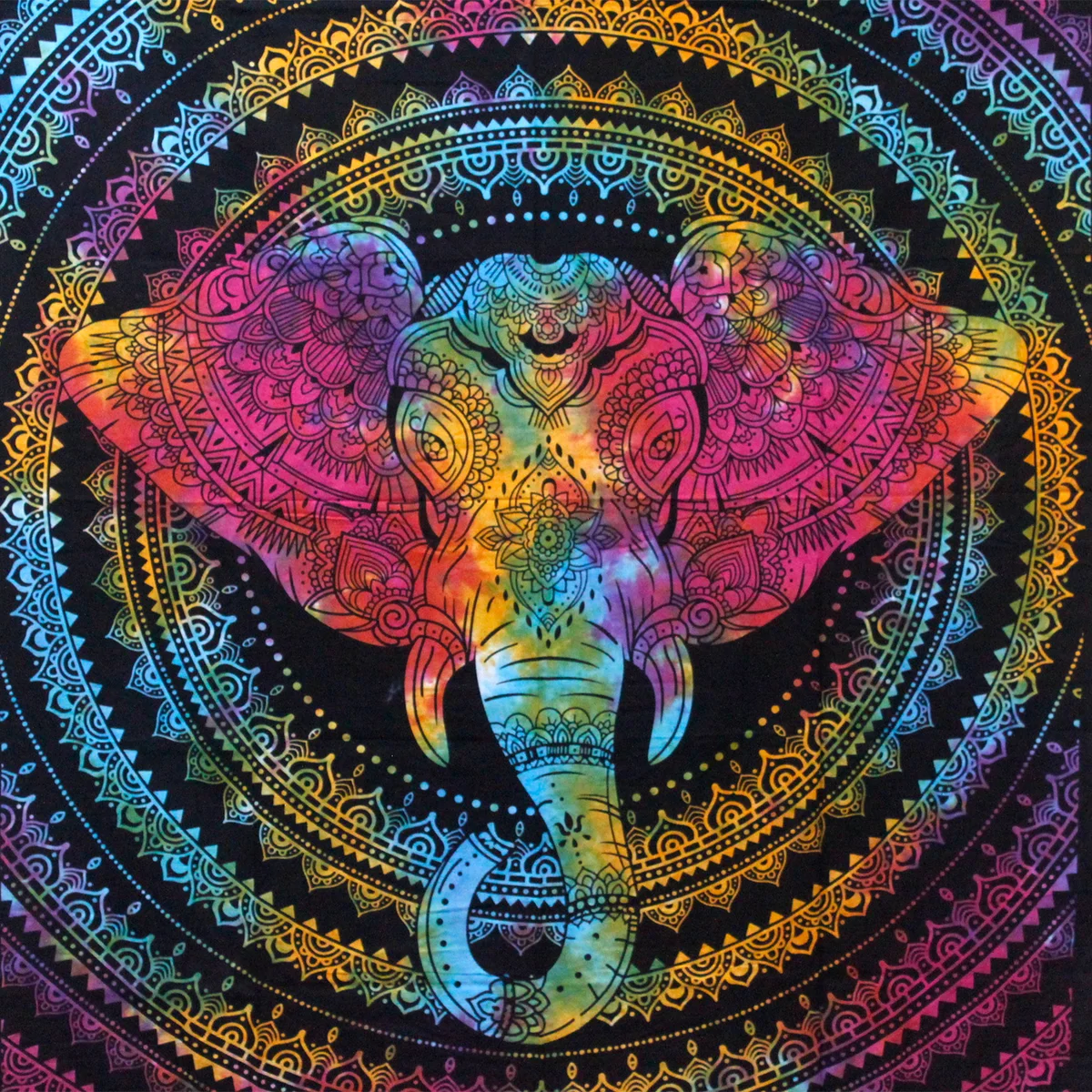 Double cotton bedspread with matching elephant head wall hanging, featuring a large printed elephant design