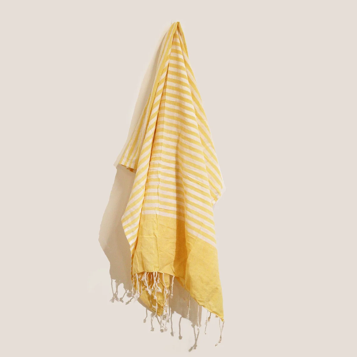 Cotton throw blanket in sunny yellow, 100x180 cm, displayed flat.