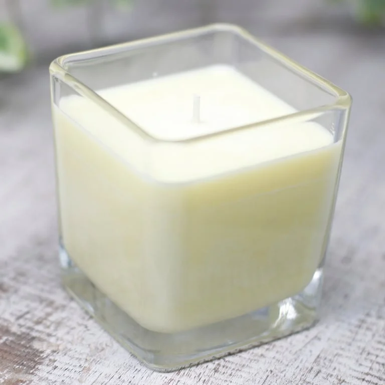 White label on glass jar candle, showing a soy wax jar candle by Home Bakery