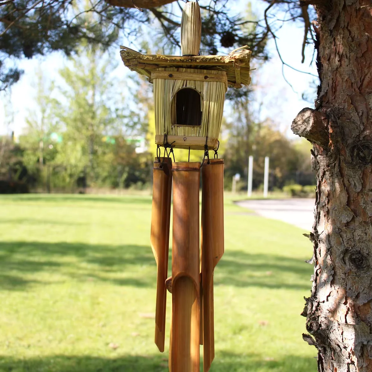 Square seagrass outdoor bird house with chimes, measuring 49x15cm, designed for garden use