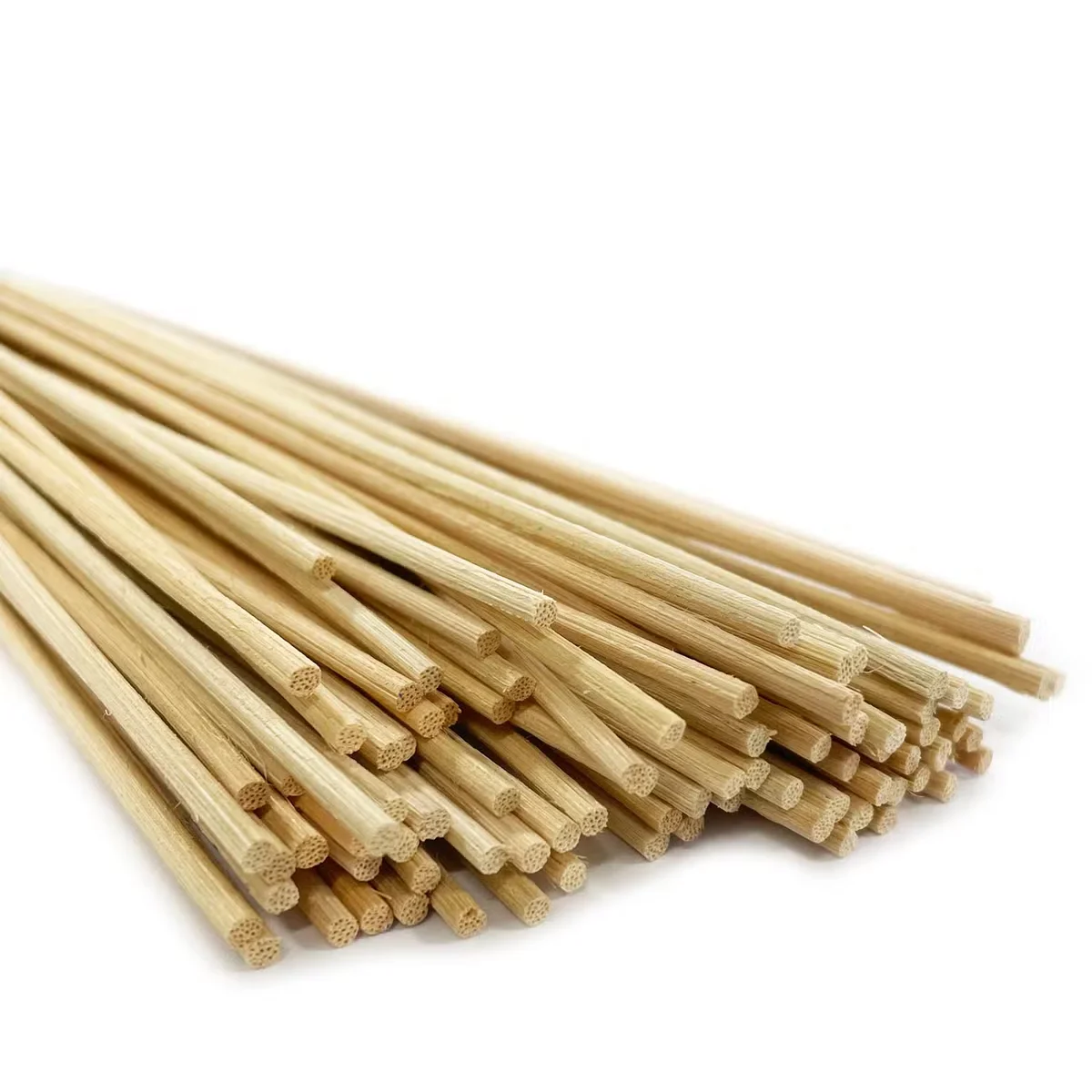 Bundle of approx 100 diffuser sticks, 2.5mm thickness, made from Indonesia reeds, neatly arranged on white background