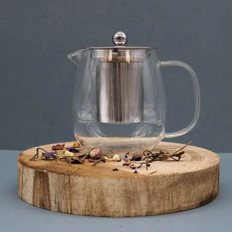 Contemporary glass teapot with built-in infuser, 550ml capacity, sleek design.
