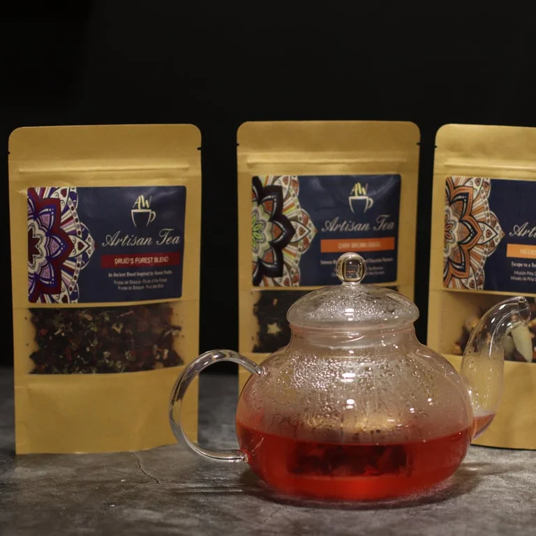 Glass infuser teapot in pearl round design, 800ml capacity.