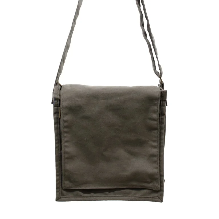 Cotton canvas messenger bag in graphite, showcasing canvas texture and sleek design.