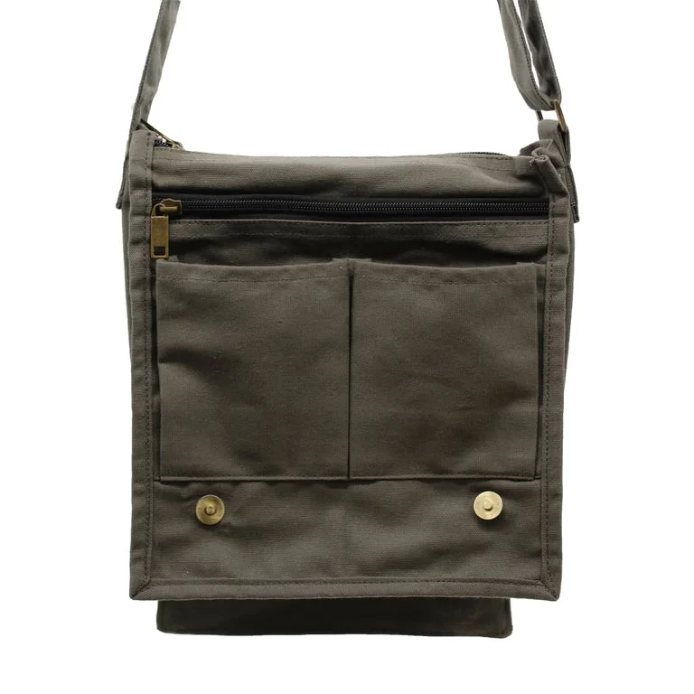 Graphite messenger bag made of cotton canvas.