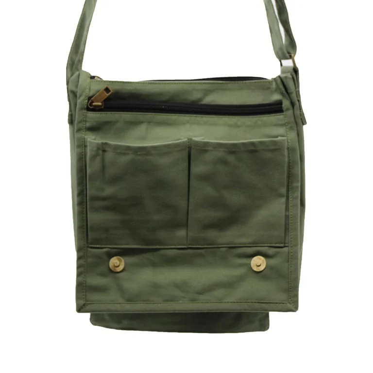Green messenger bag made of cotton canvas.