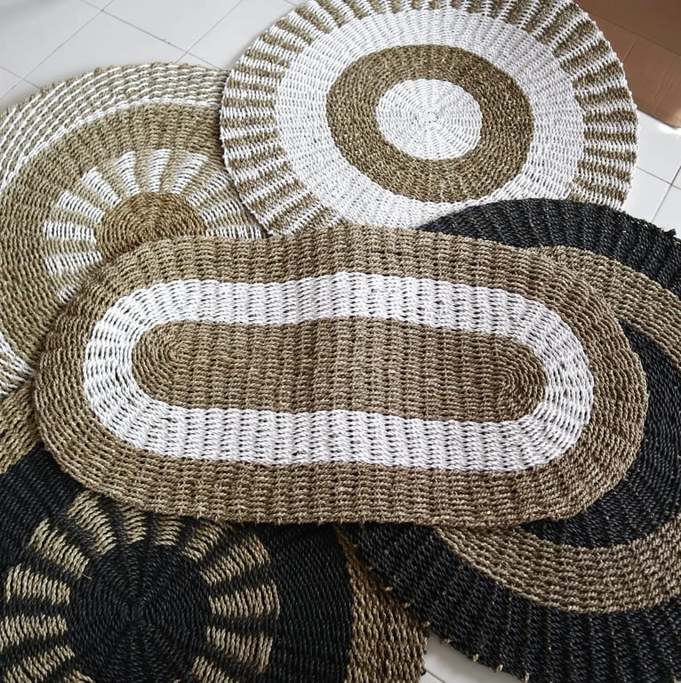 White and tan oval seagrass basket, woven fibers, classic 60x120cm design