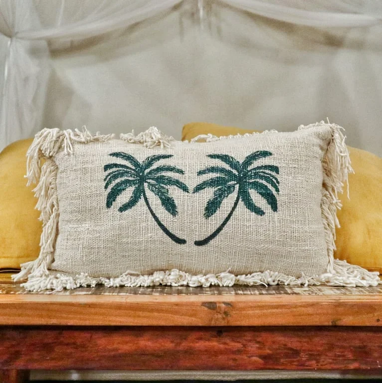 Bright linen 30x50cm palm tree cushion cover with fringe, featuring a palm leaf design