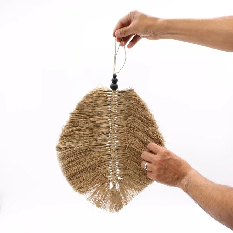 Stylish leaf‑shaped hanging decorative wall art, 35cm in height
