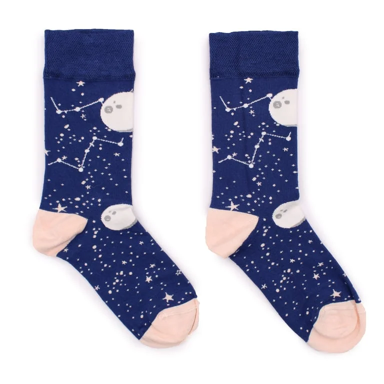 Pair of bamboo socks M/L in Moon Walk pattern, showing soft fabric and stylish design.
