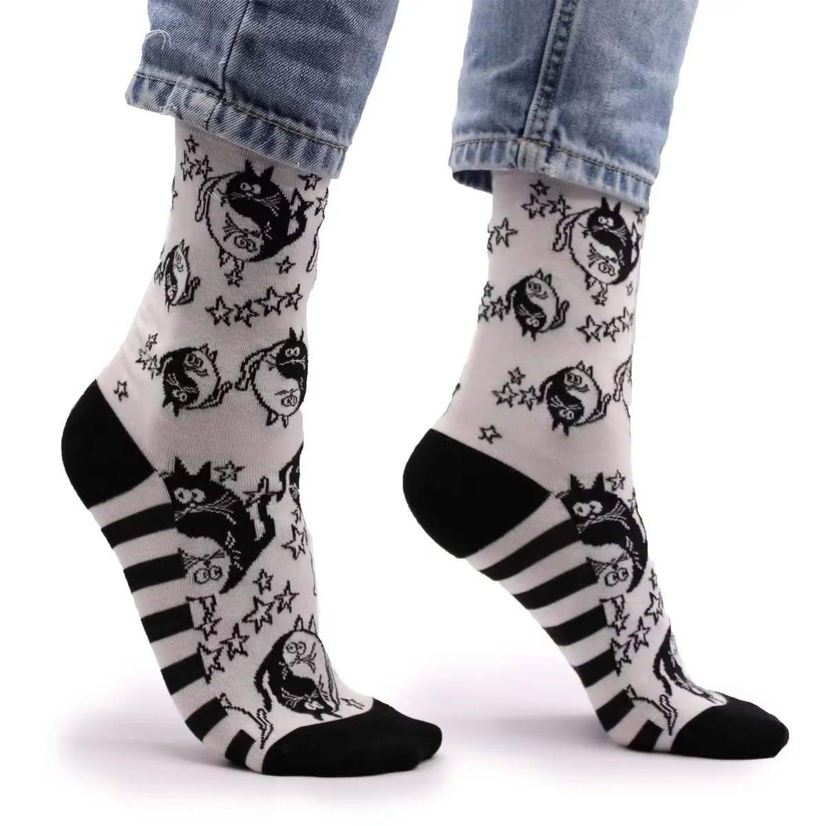 Pair of Hop Hare S/M Ying Yang bamboo socks showing black and white design, comfortable socks UK for everyday wear