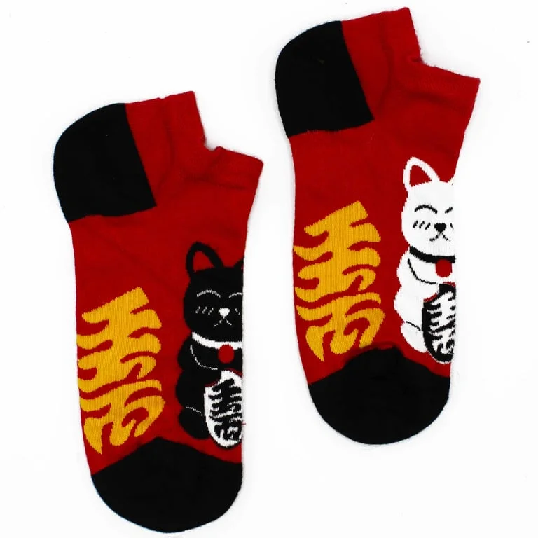 Low cut bamboo socks men in hop hare design, suitable for sizes 7.5-11.5, featuring a lucky cat motif.