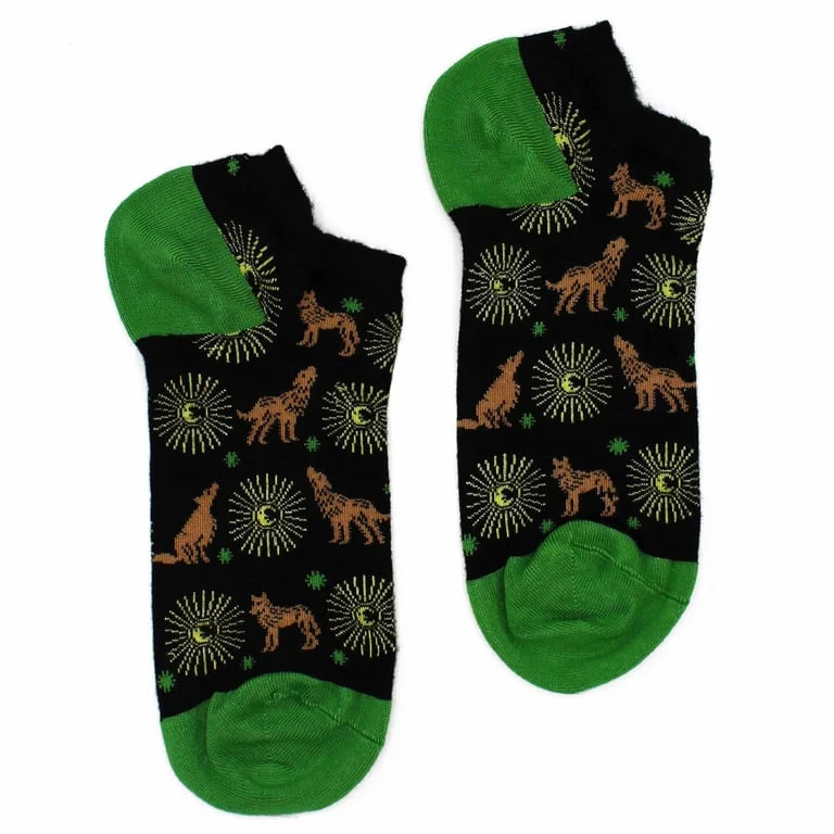 Black low‑cut Hop Hare bamboo socks in medium/large, featuring the Moonlight Wolfs logo.