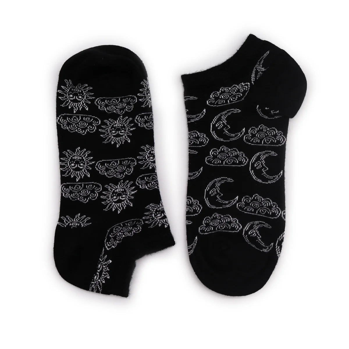 Pair of S/M socks in low-cut style featuring Hop Hare design, made from bamboo for day and night wear, size 3.5-6.5