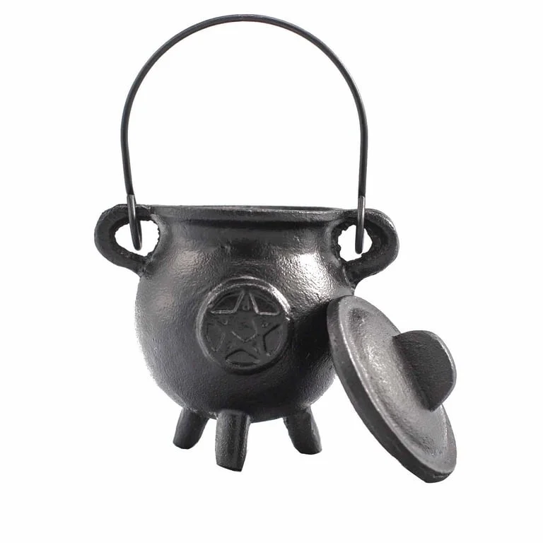 Iron cauldron decor with a pentagon-shaped cast iron cauldron measuring 6.5x13cm.