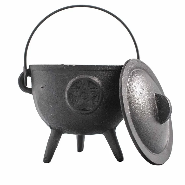 Iron cauldron with pentagon design, 11x13cm dimensions, cast‑iron constructed