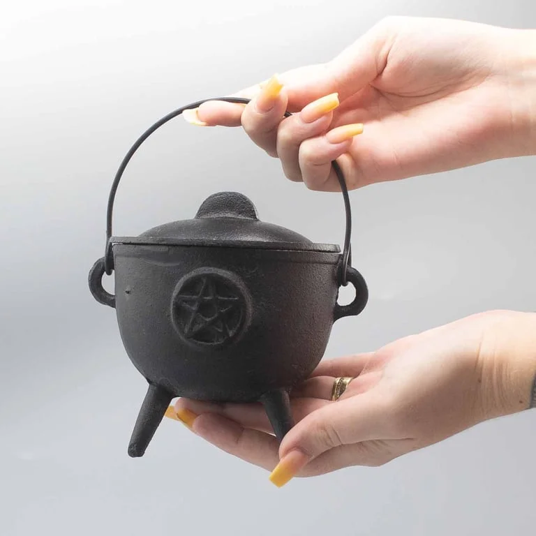 Small cast iron pot shaped like a cauldron with a pentagonal base, 11x13 cm