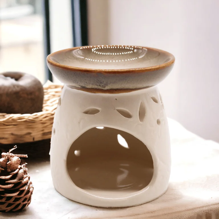 Classic ceramic oil burner in natural finish