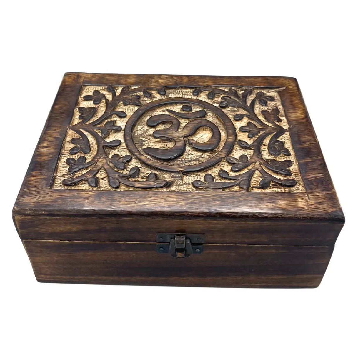 Large wooden keepsake box, dimensions 20x15x7.5 cm, closed lid.