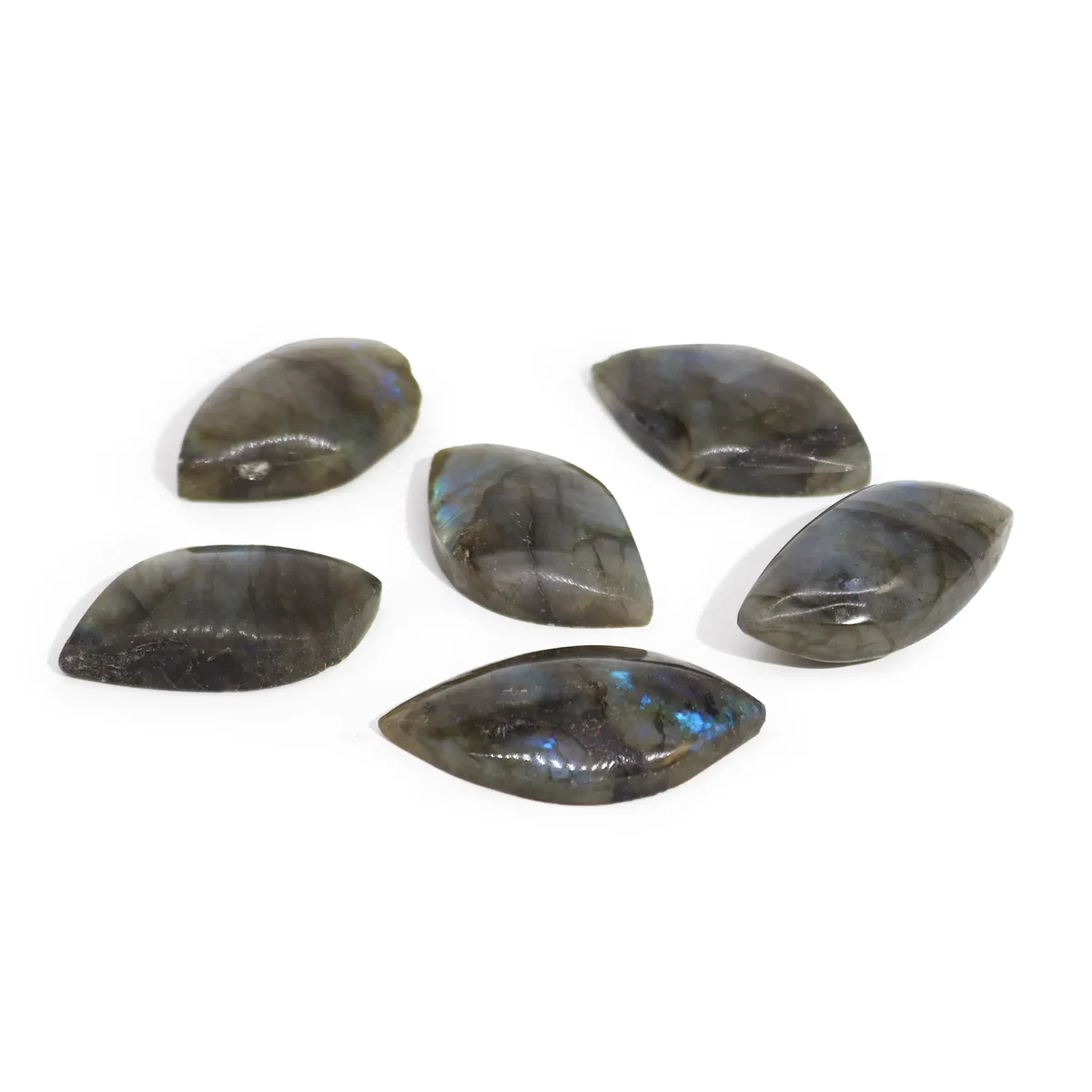 Madagascar labradorite stone shaped like a leaf, weighing 15-20g, measuring 45-55mm with natural color variations