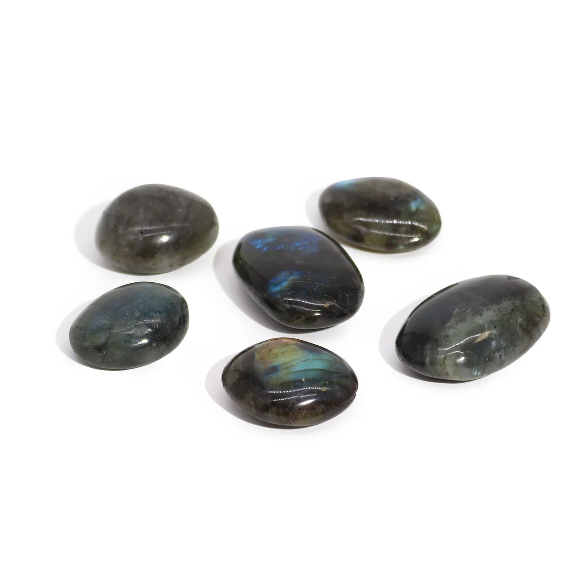 Smooth Madagascar labradorite palm stone weighing 25-30g, measuring 55-60mm, with blue and green flashes