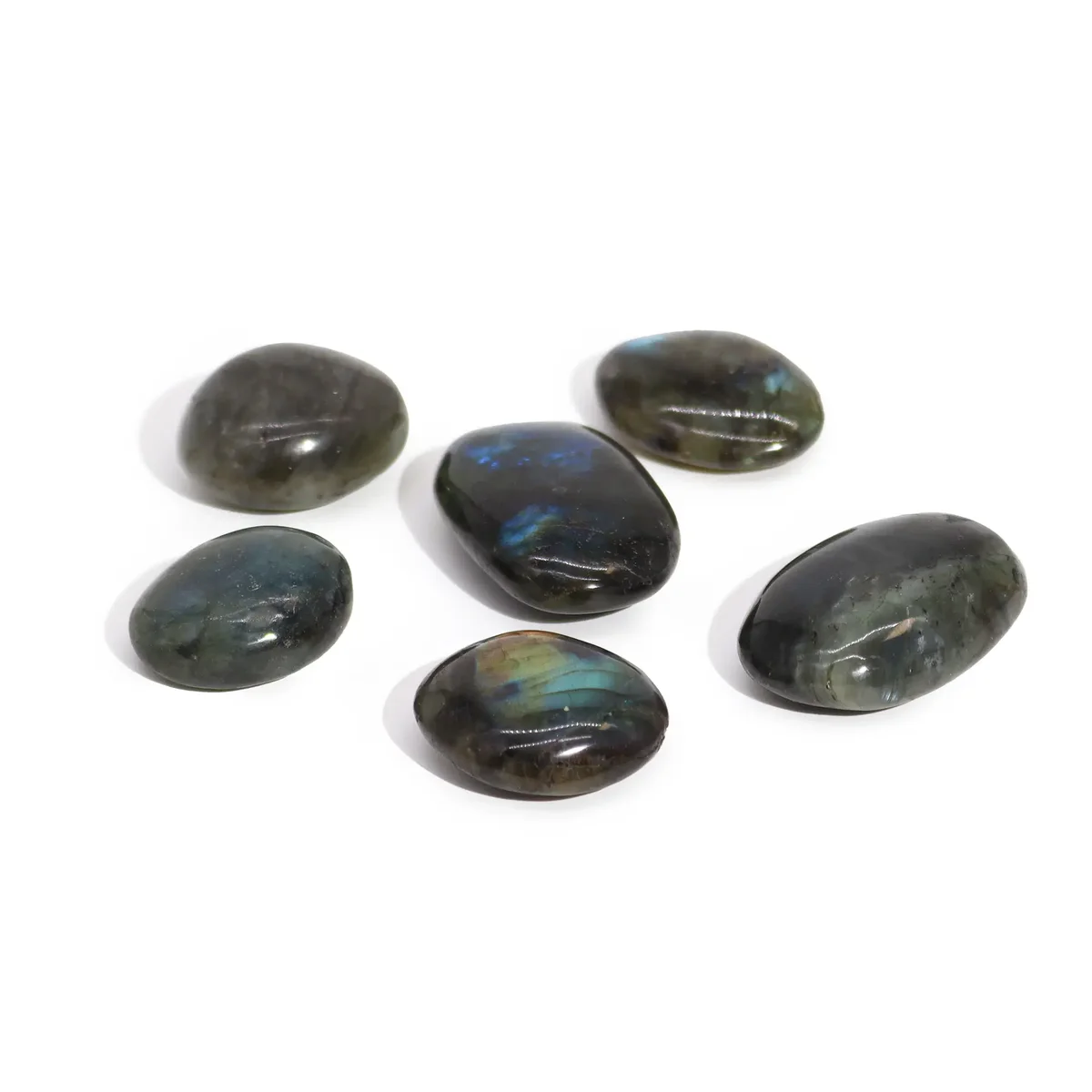 Smooth Madagascar labradorite palm stone weighing 25-30g, measuring 55-60mm, showing blue and grey hues