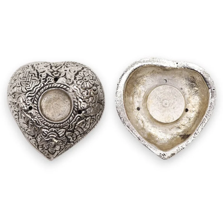 Small heart incense holder – a heart-shaped incense holder.