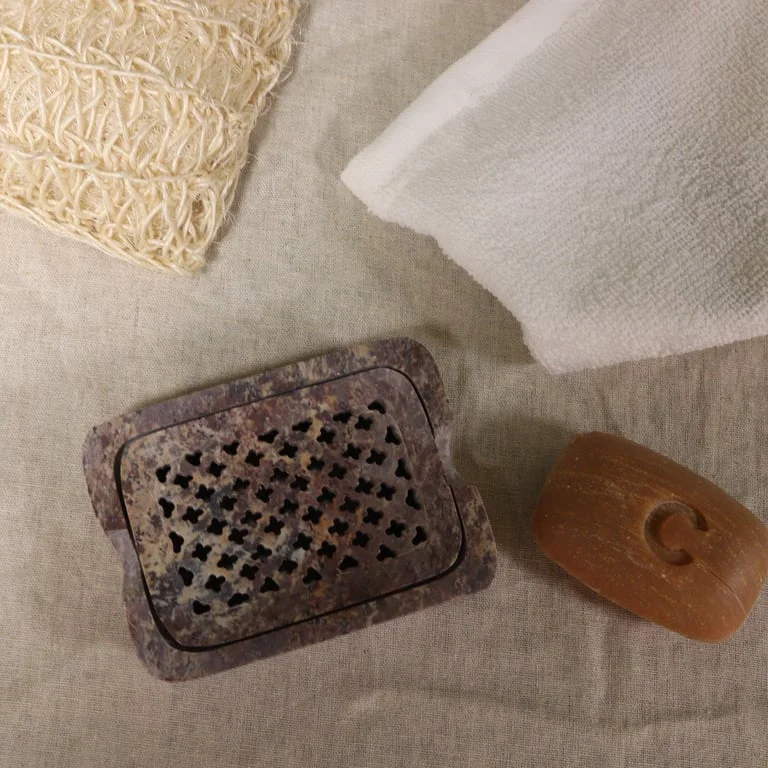 Soapstone square bathroom soap dish with drainer, 11x8 cm, classic design.