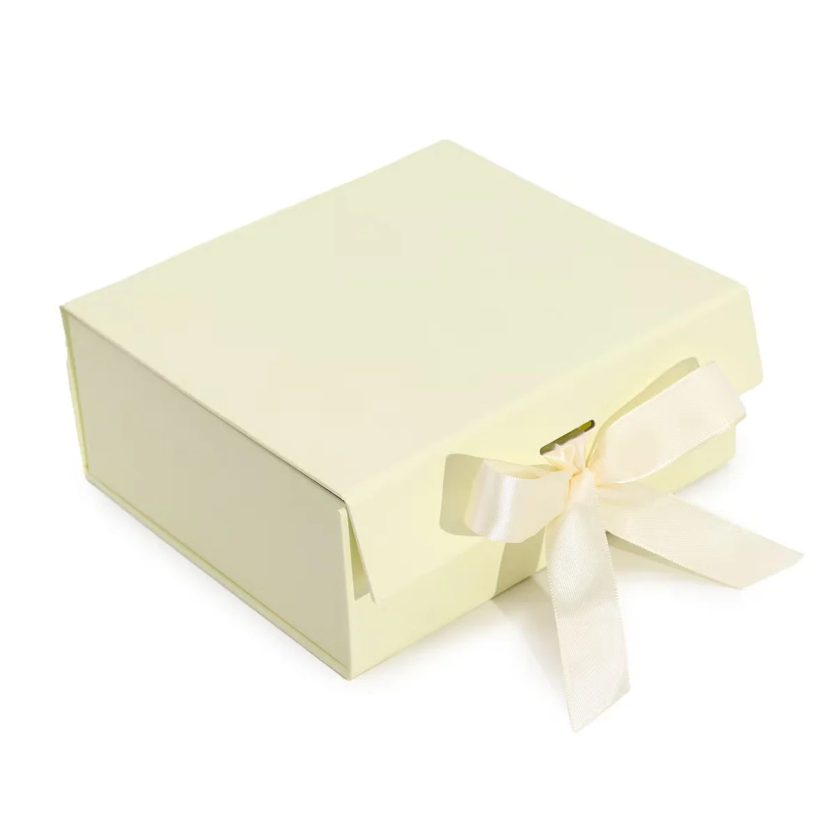 Ivory gift box, medium square, flat pack design, dimensions 20x18.2x8 cm.