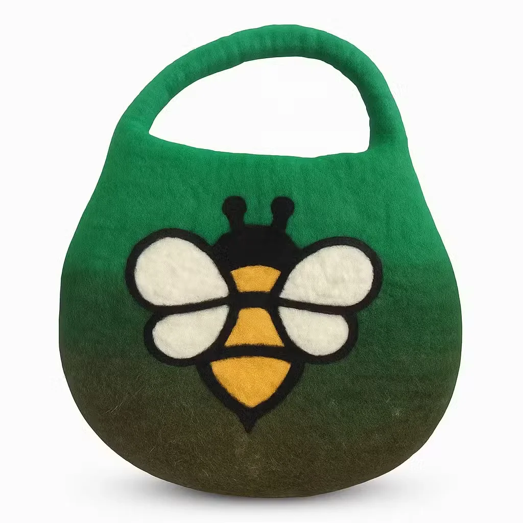 Felt bee-shaped handbag in garden green, single handle, magnet closure handbag