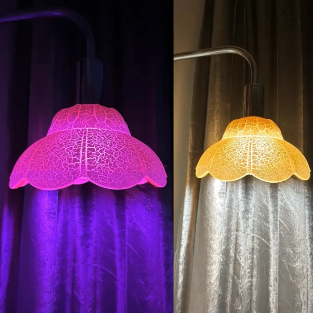 White crackle glass scalloped edge lamp shade with vintage scalloped design for E27 bulb fitting, 18cm diameter