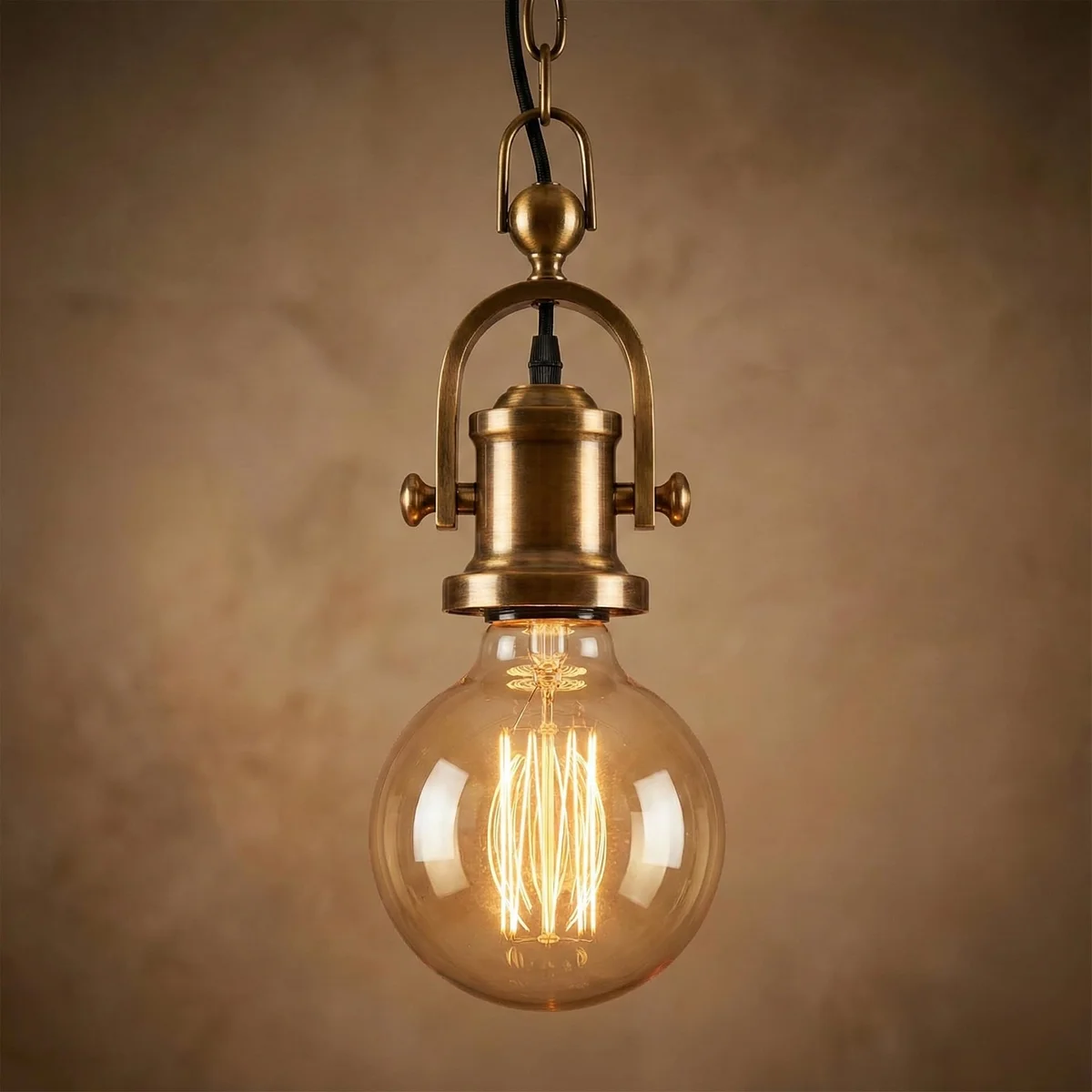 Pendant light cord set with 1m three-core cable, adjustable chain, metal ceiling rose, and E27 lamp holder displayed on white background