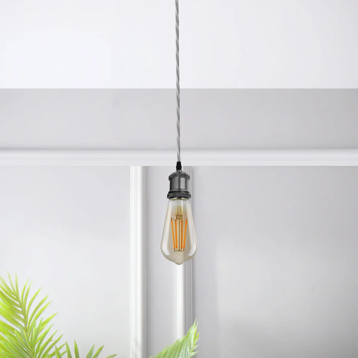 Close-up of 5m antique braided fabric cable in antique brown with 3 twisted cores and vintage style flex design