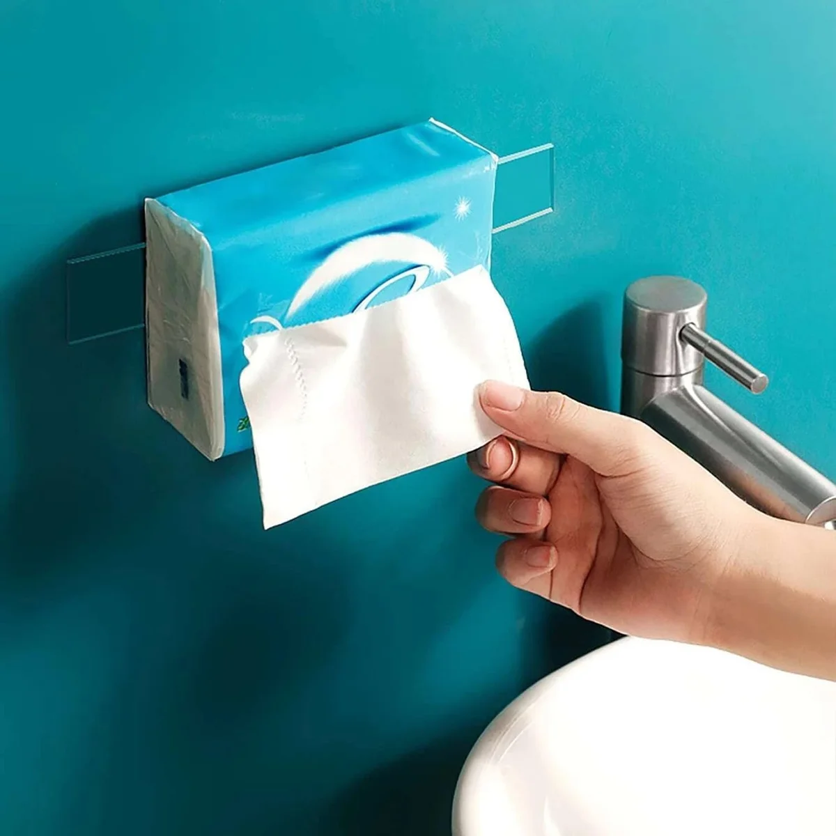 Roll of double-sided clear washable nano tape 30mm wide, ideal for heavy-duty mounting on various surfaces