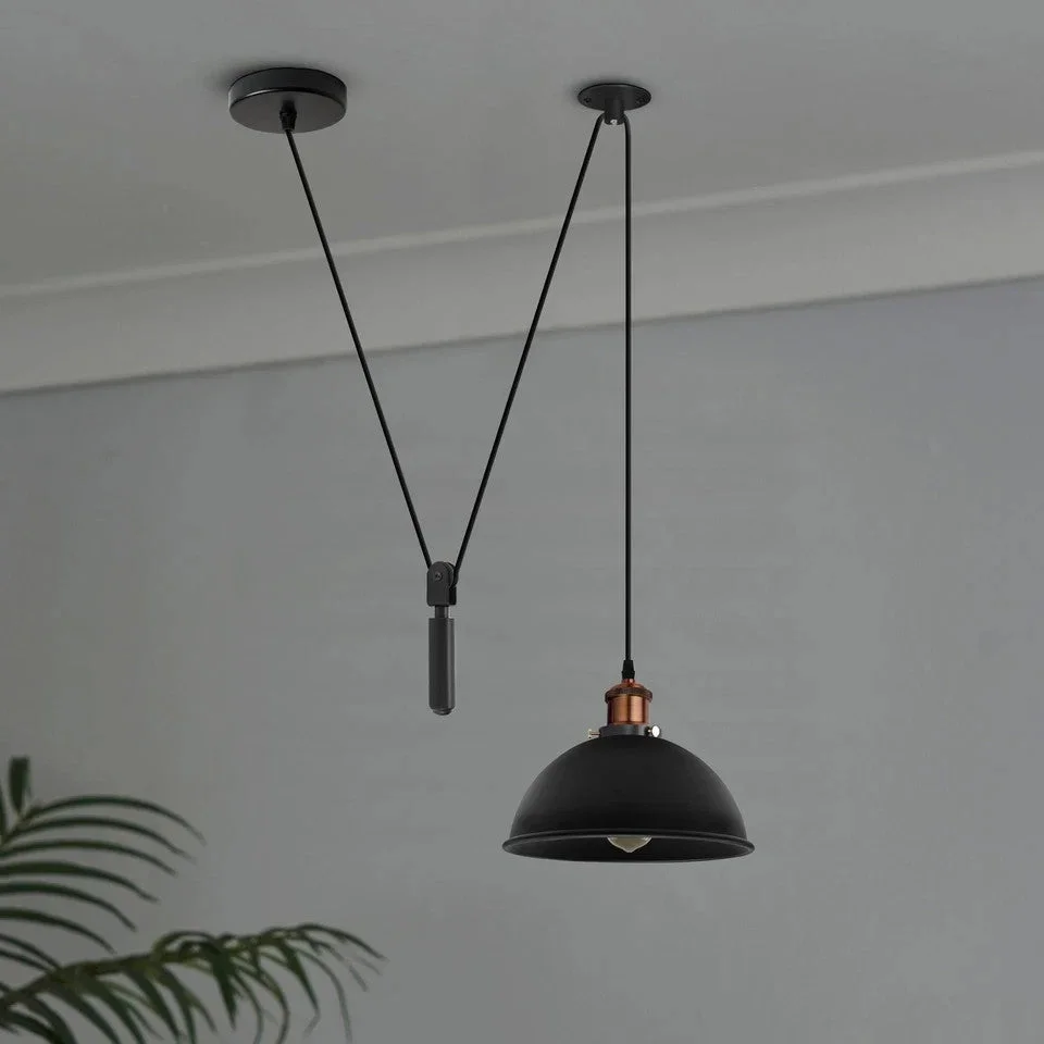 Black ceiling light with metal pulley pendant, E27 bulb holder, and 200cm cable hanging from ceiling plate
