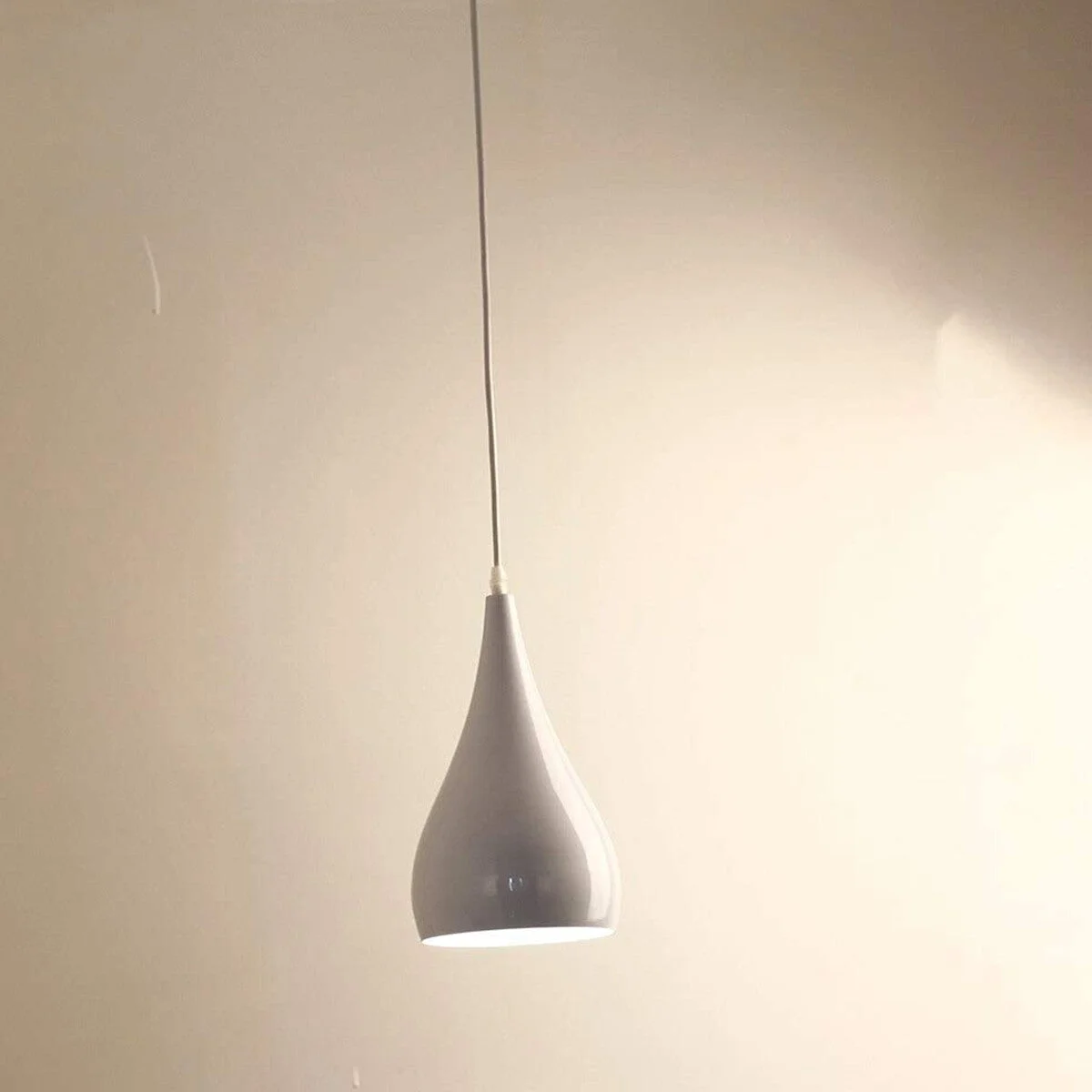 Black retro industrial metal lampshade ceiling light with adjustable chain and E27 bulb fitting hanging from ceiling