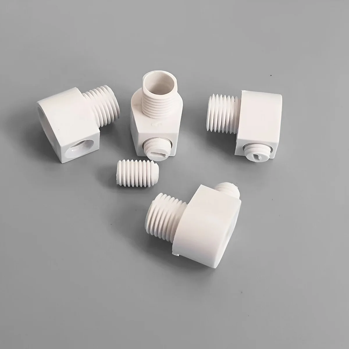 Pack of 5 M10 cord grip adapters with 90-degree elbow design, PVC plastic, locking screw for strain relief on cables