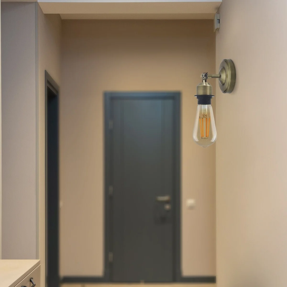 Vintage industrial wall sconce in black metal with adjustable arm, wall mounted E27 bulb holder, rustic design