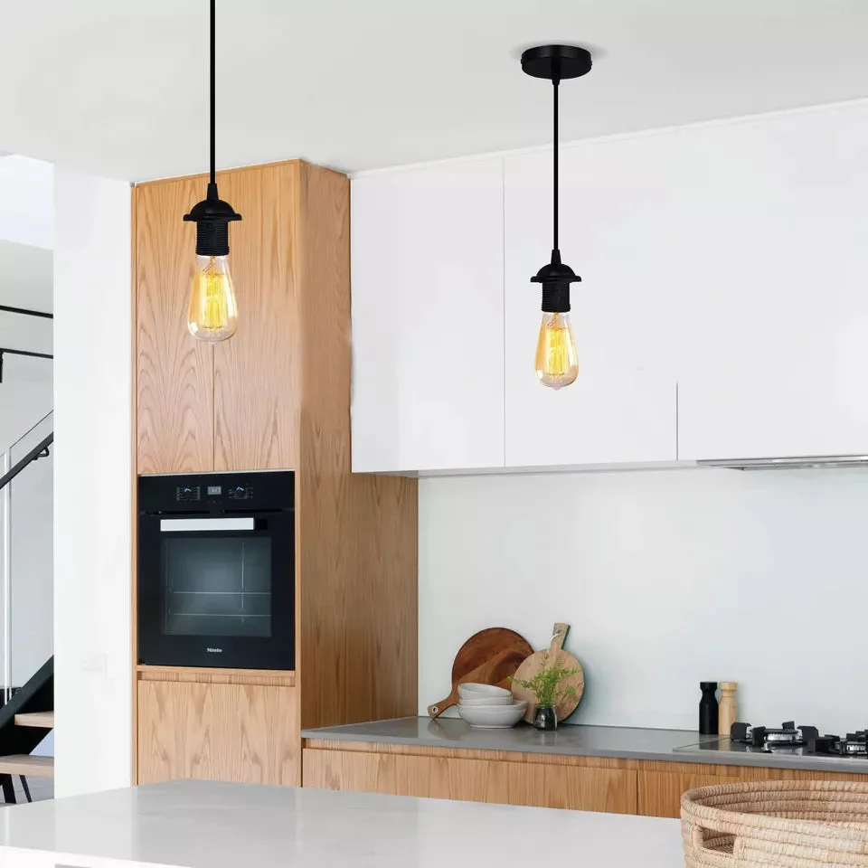 Vintage pendant light with rustic ceiling rose, PVC cable, and metal holder for indoor use, 95cm wire length, E27 socket